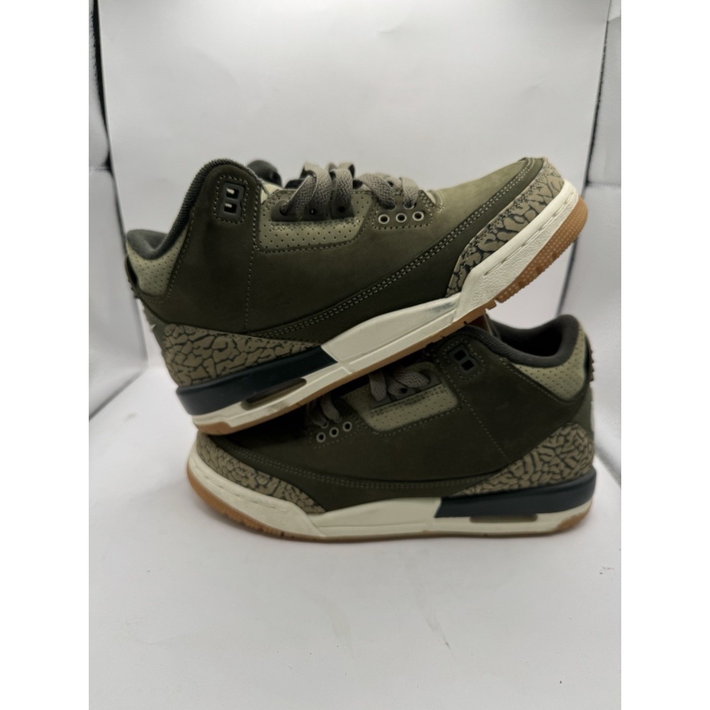 Nike Air Jordan 3 Retro Medium Olive GS. 4.5Y DM0967-202 Clean With Box